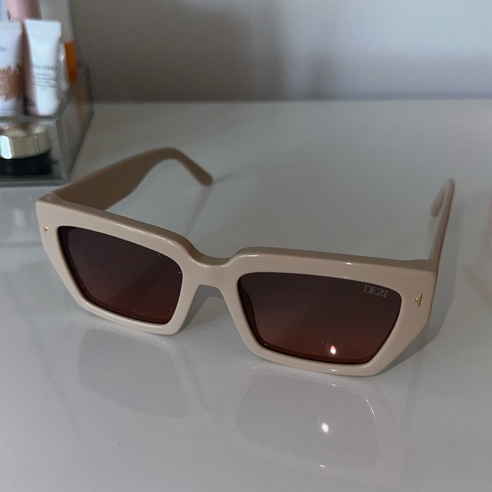 Dezi pink switch sunglasses